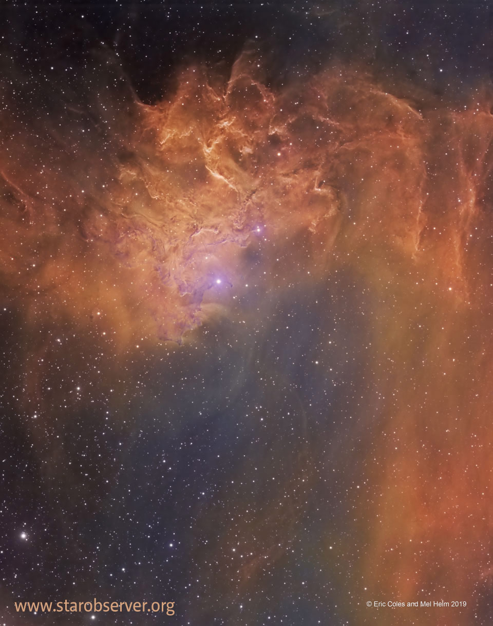 Siehe Beschreibung. Der Flammensternnebel IC 405 im Sternbild Fuhrmann. Ein Klick auf das Bild lädt die höchstaufgelöste verfügbare Version.