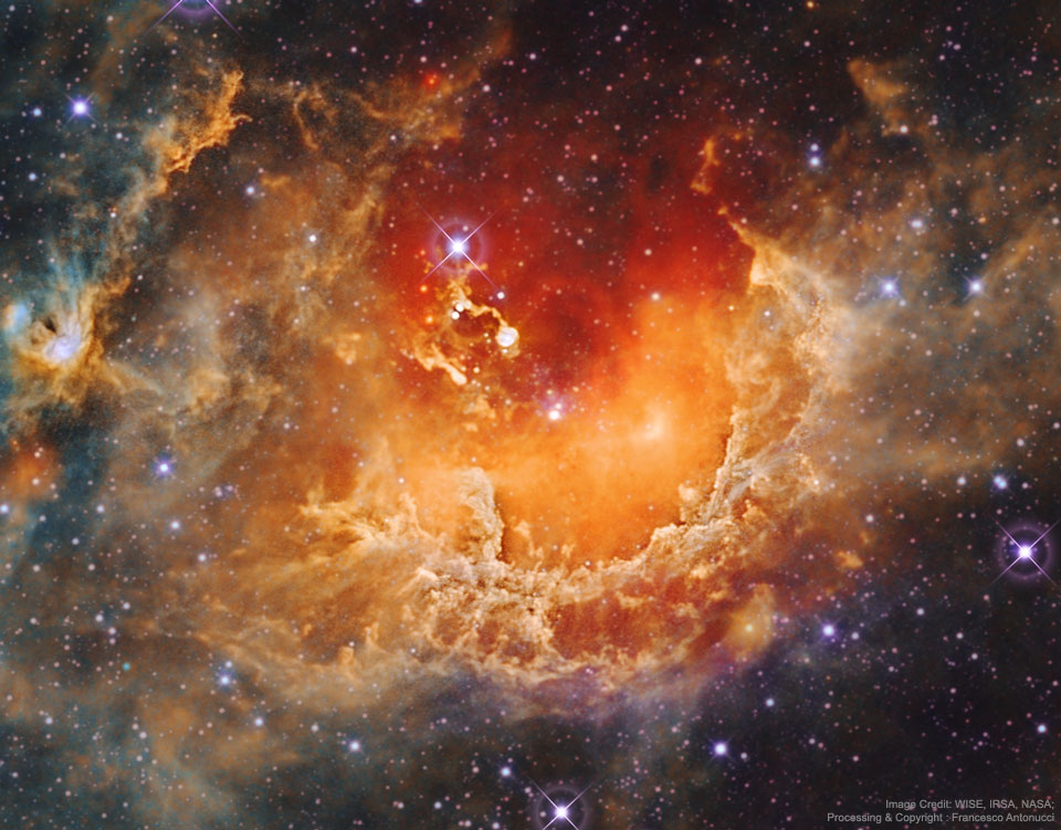 Siehe Beschreibung. Die Kaulquappen im Sternhaufen IC410 im Sternbild Fuhrmann; Ein Klick auf das Bild lädt die höchstaufgelöste verfügbare Version.