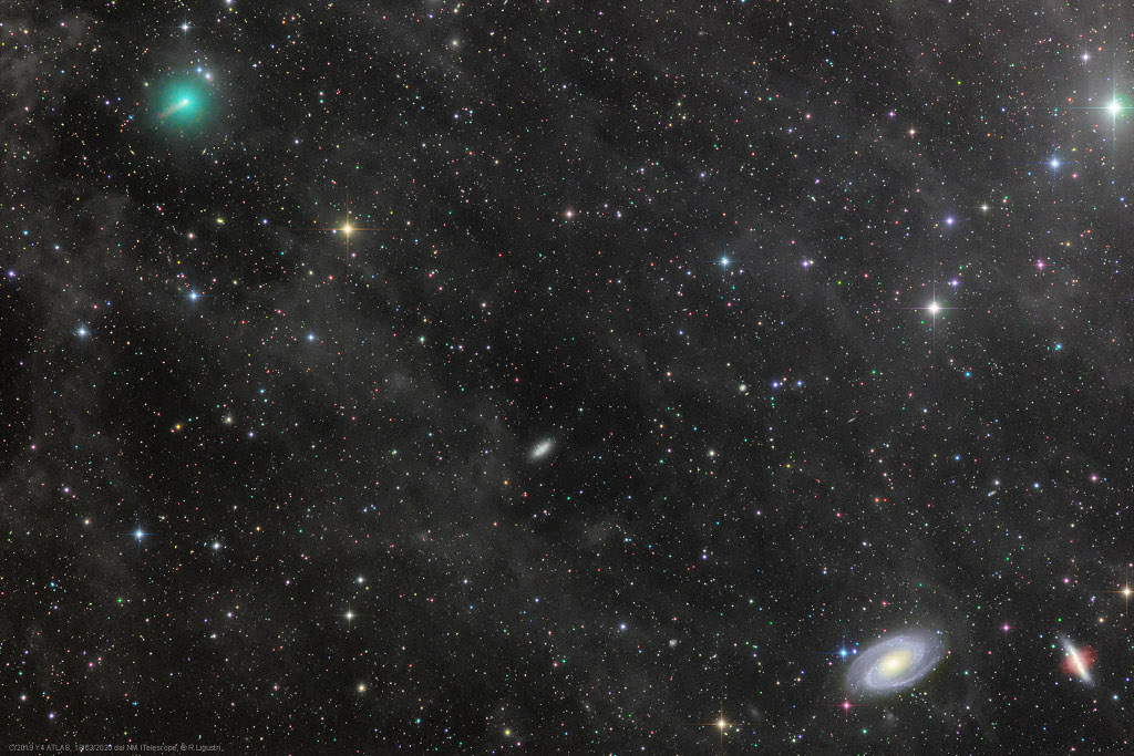 Komet ATLAS C/2019 Y4 neben den Messier-Galaxien M81 und M82; Ein Klick auf das Bild lädt die höchstaufgelöste verfügbare Version.