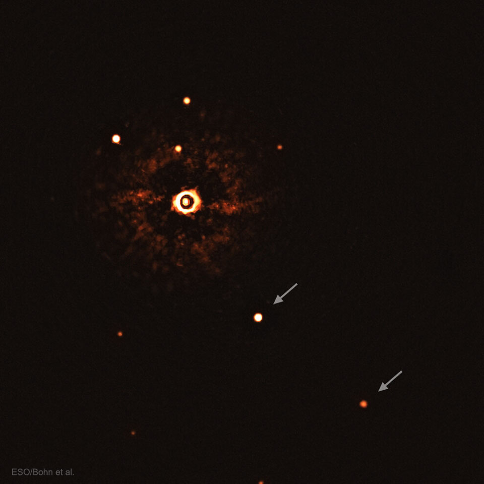 Das Very Large Telescope der ESO entdeckt ein Planetenpaar im Infrarotlicht um den Stern TYC 8998-760-1.