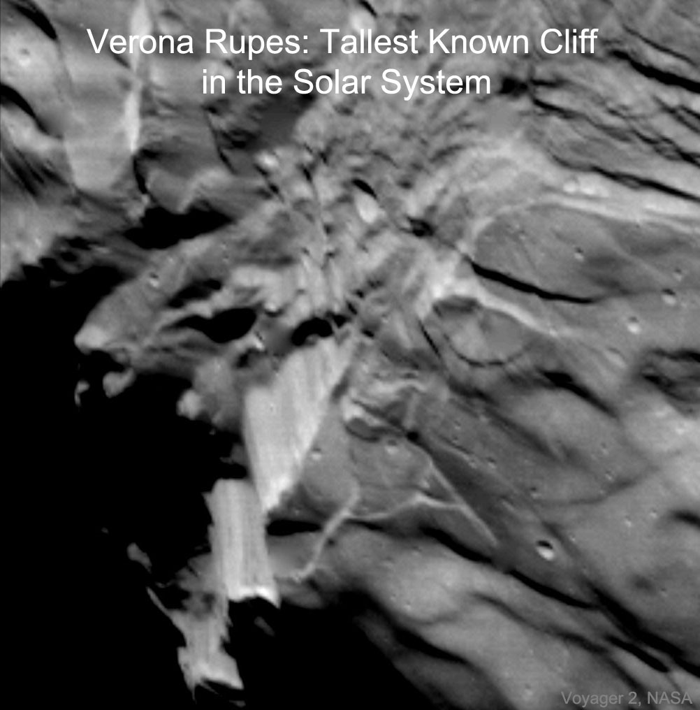 Verona Rupes, die größte Klippe im Sonnensystem auf dem Uranusmond Miranda, wurde 1986 von der vorbeifliegenden Roboter-Raumsonde Voyager 2 fotografiert.