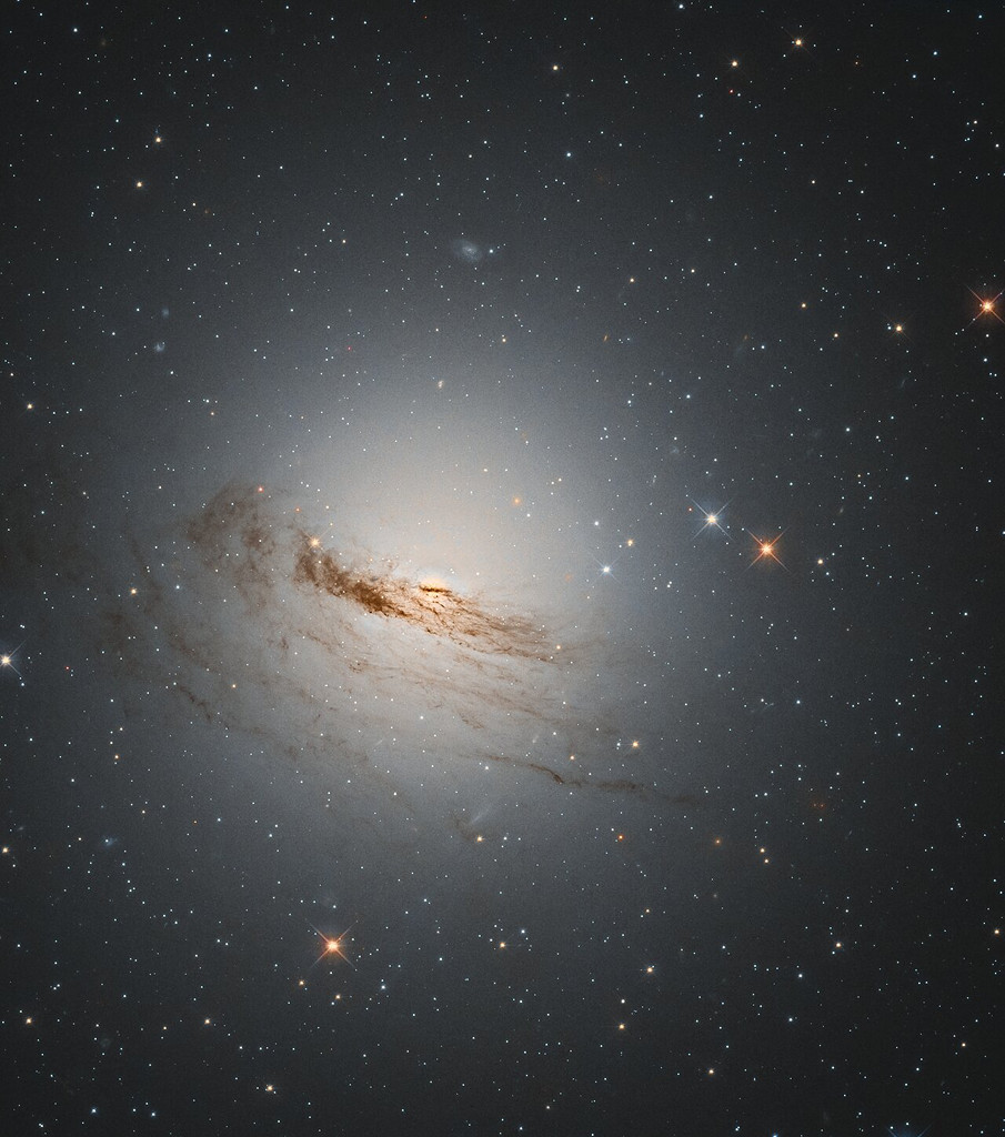 NGC 1947 liegt 40 Millionen Lichtjahre entfernt im Sternbild Schwertfisch..