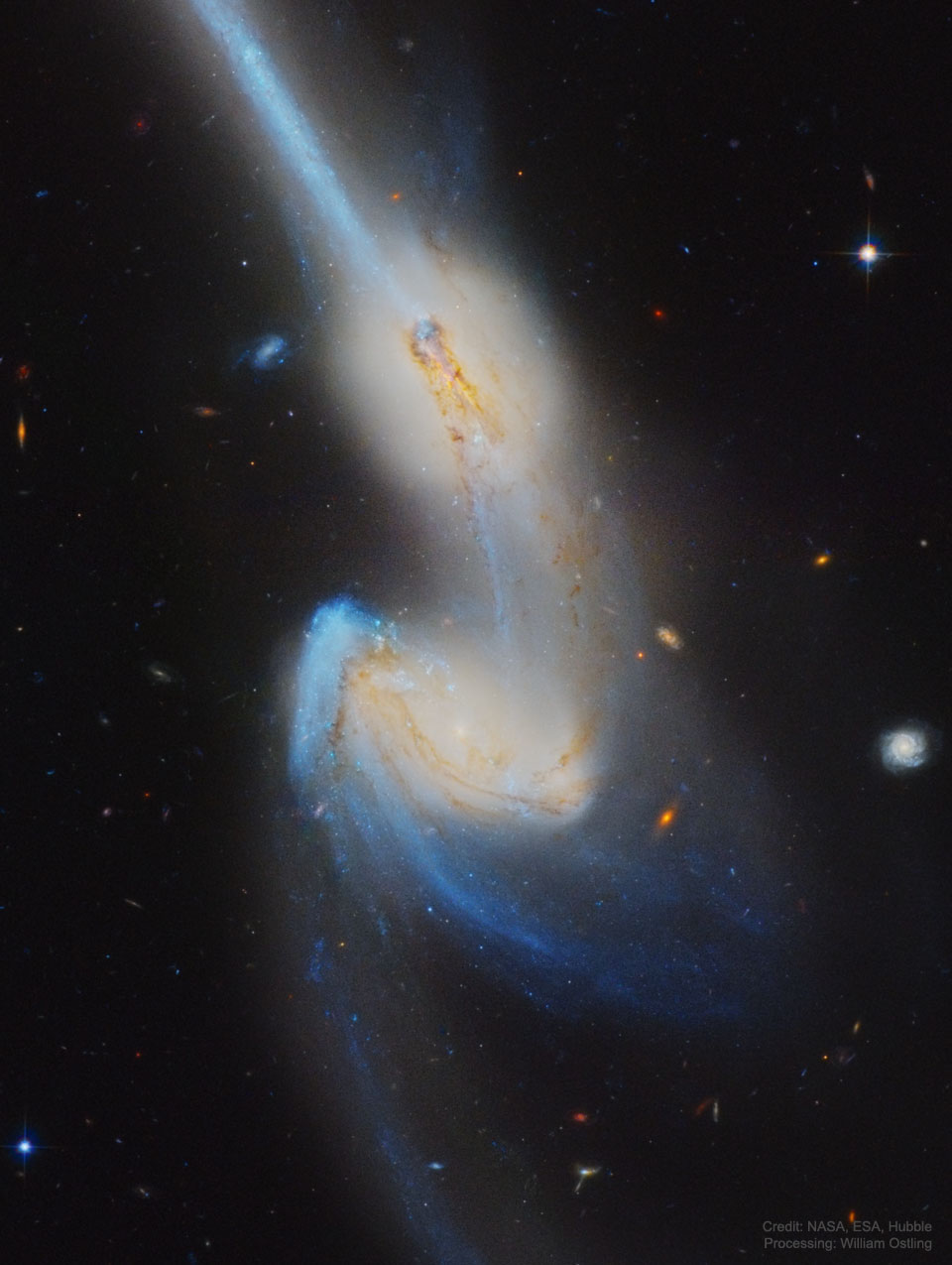 NGC 4676 liegt etwa 300 Millionen Lichtjahre entfernt im Sternbild Haar der Berenike (Coma Berenices).