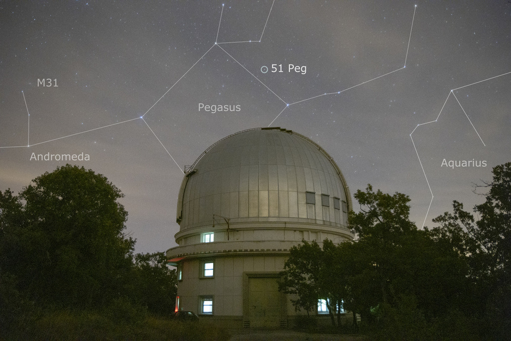 Das Sternbild Pegasus hinter der Kuppel des Haute-Provence-Observatoriums, wo Michel Mayor und Didier Queloz 1995 den Exoplaneten Dimidium (51 Pegasi b) entdeckten.