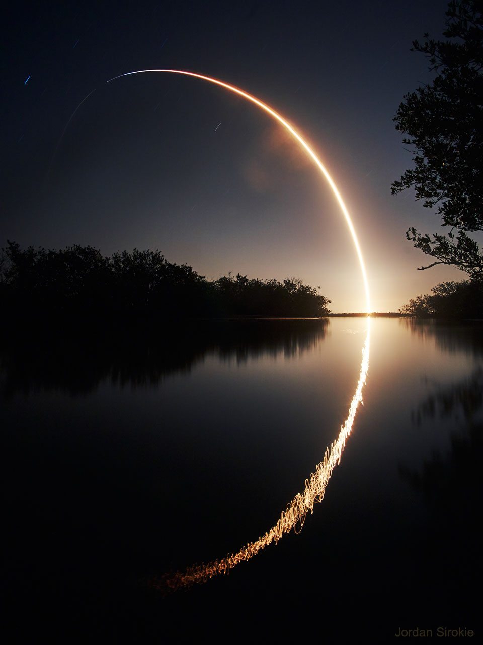 Start einer Falcon 9-Rakete von SpaceX am Kennedy-Raumfahrtzentrum in Florida mit dem Imaging X-ray Polarimetry Explorer IXPE an Bord.