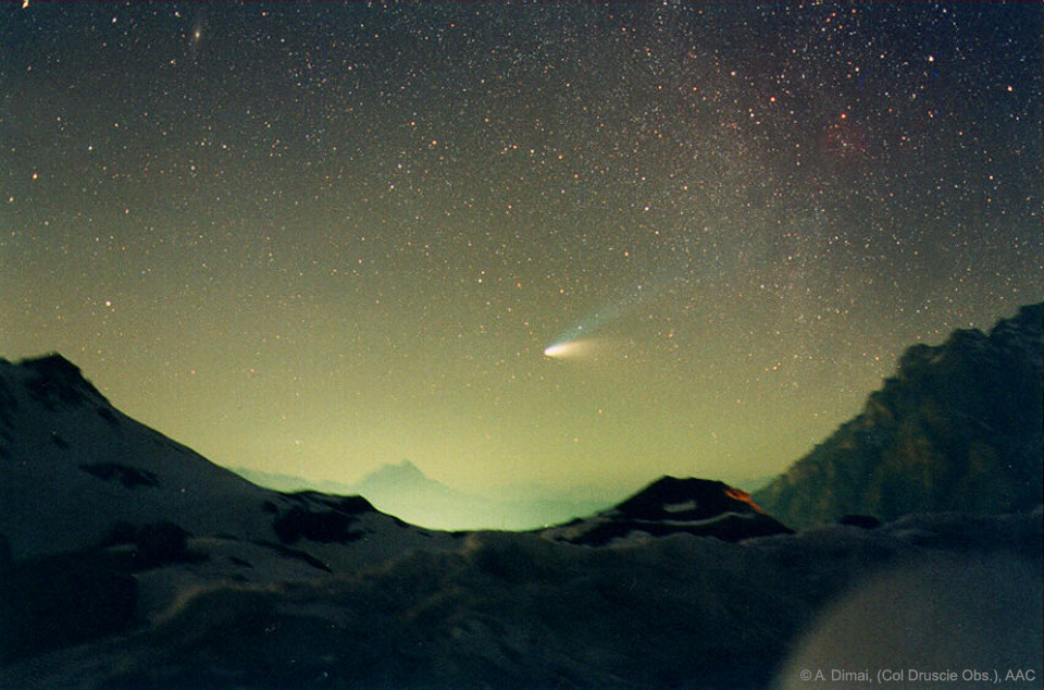 Komet Hale-Bopp über dem Valparolapass in Italien.