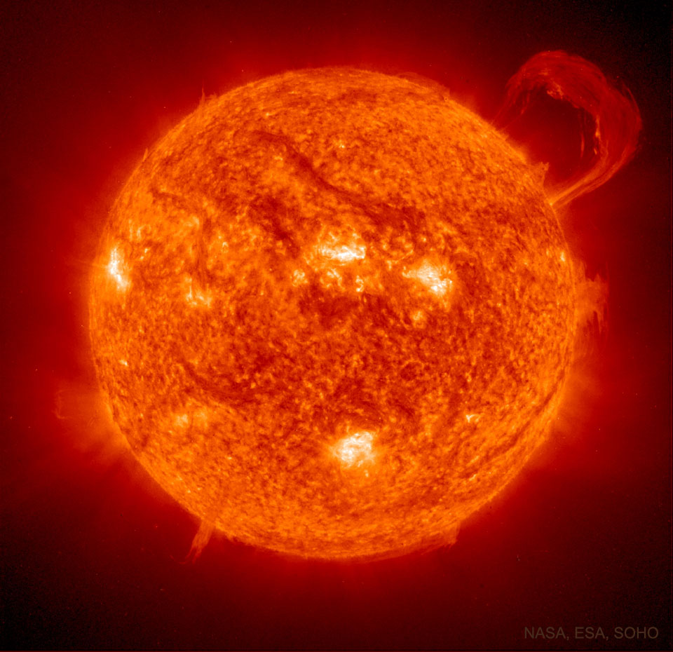 SOHO zeigt eine riesige Sonnenprotuberanz.
