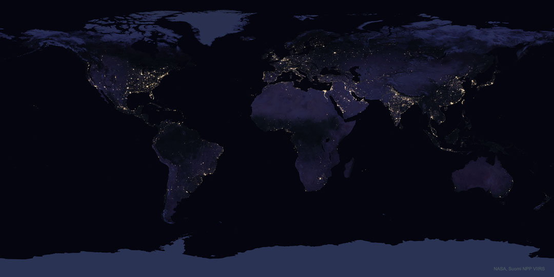 Diese Karte der Erde bei Nacht zeigt Lichtverschmutzung und dunkle Bereiche.