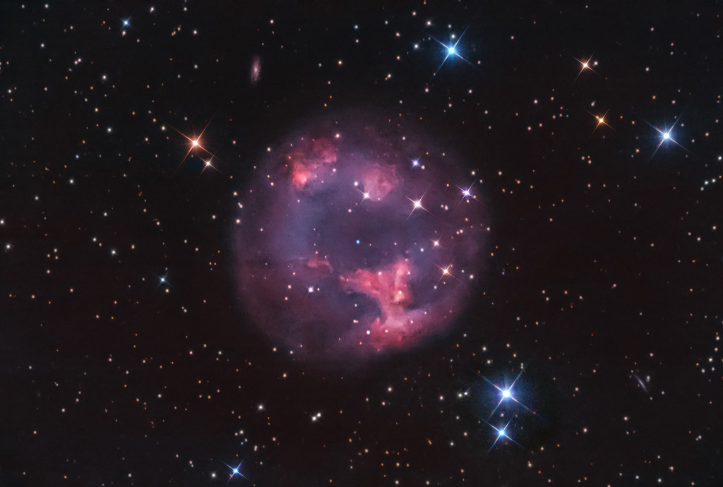 Der blasse planetarische Nebel Abell 7 im Sternbild Hase (Lepus) ist etwa 20.000 Jahre alt.