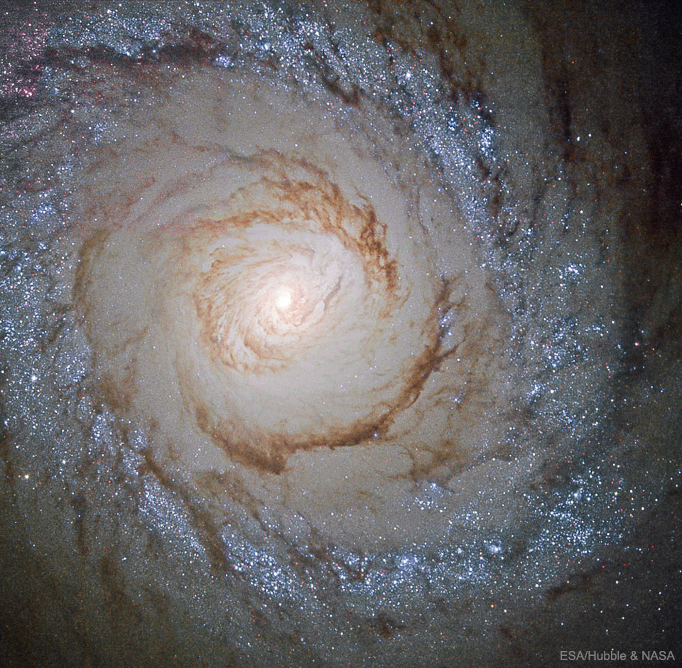 Das Bild zeigt die Spiralgalaxie Messier 94 im Sternbild Jagdhunde, fotografiert mit dem Weltraumteleskop Hubble.