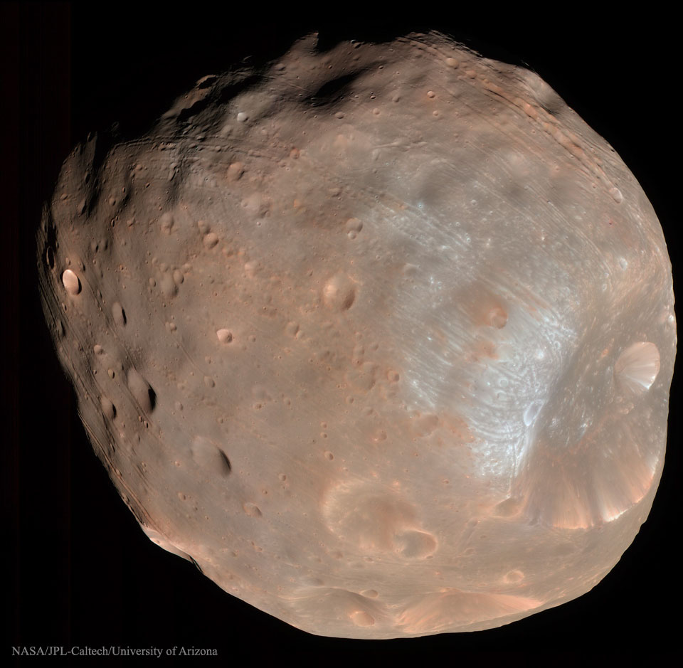 Der Mars Reconnaissance Orbiter zeigt den verlorenen Marsmond Phobos, der in etwa 50 Millionen Jahren zerfallen wird.