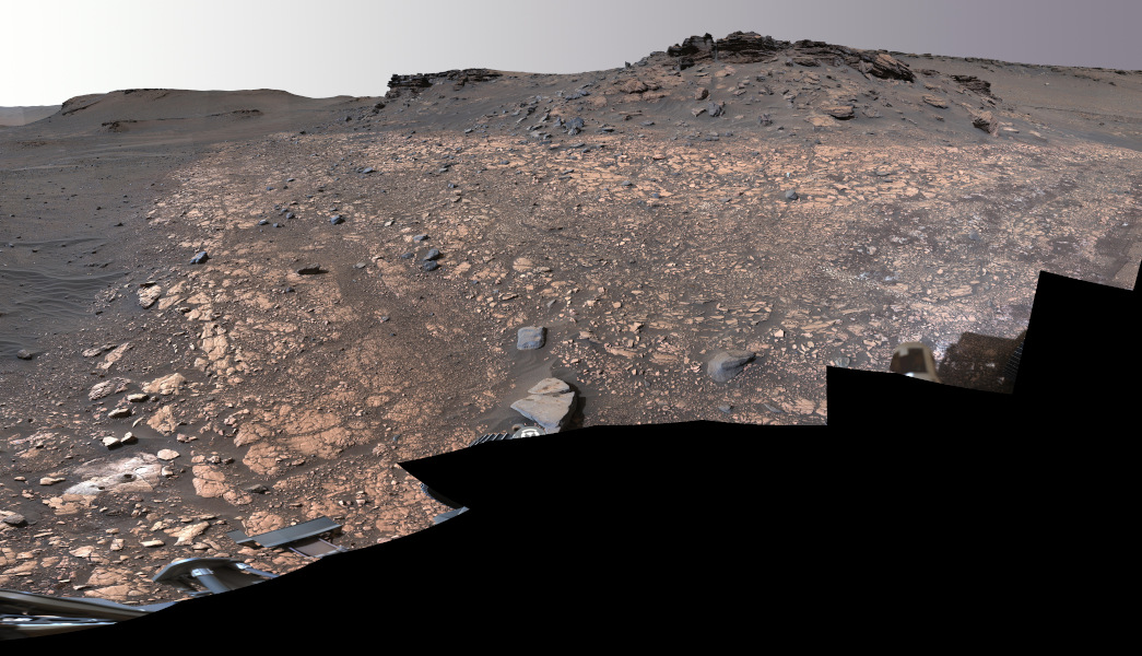 Der Rover Perseverance zeigt seine Aussicht über den Krater Jezero auf dem Planeten Mars.