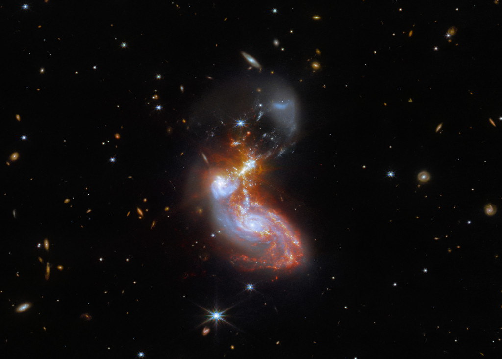 Das Bild zeigt die Verschmelzung zweier Galaxien im Sternbild Delfin, abgebildet vom James-Webb-Weltraumteleskop.