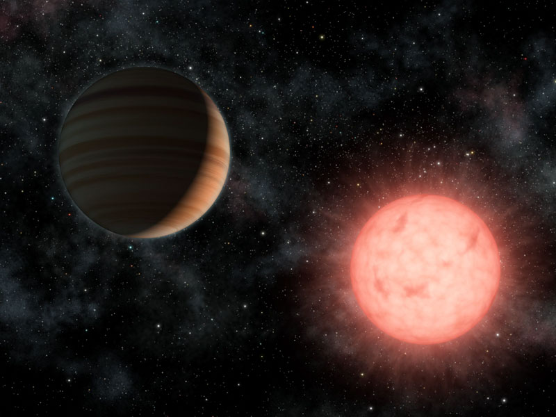 Rechts unten leuchtet ein rötlicher Stern, links oben ist ein gleich großer Planet mit streifenförmigen Wolken als Sichel abgebildet.