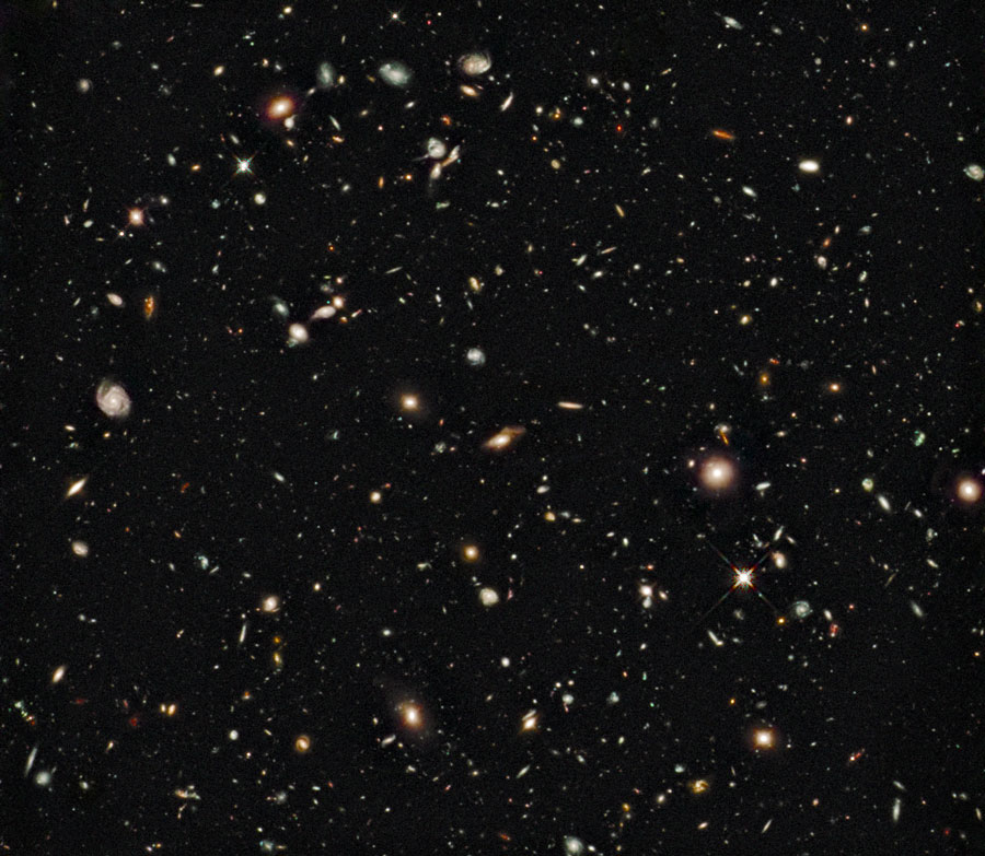 Das Bild ist dicht gefüllt mit Galaxien, die wie Sterne im Sichtfeld verteilt sind.