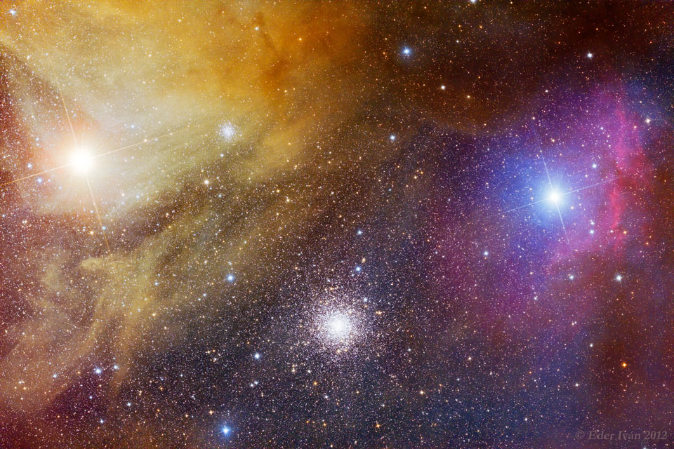 Links oben leuchtet der helle Stern Antares, umgeben von einer gelben Gaswolke. Rechts strahlt ein bläulicher Stern, der von einer magentafarbenen Hülle umgeben ist, und mittig unter den beiden befindet sich der Kugelsternhaufen M4.