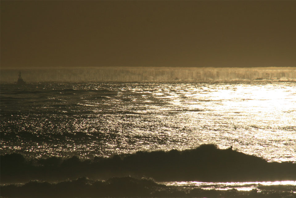 Über dem Horizont der US-Pazifikküste wurde 2008 ein Fata Morgana oder Luftspiegelung fotografiert. Führte eine ähnliche Fata Morgana zum Untergang der Titanic? Meldungen der SS Californian liefern Indizien dafür. 