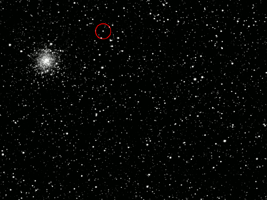 Das animierte GIF entstand aus 9 Bildern. Es zeigt, wie der Komet 67P/Tschurjumow-Gerassimenko durch das Sternbild Schlangenträger wandert, vorbei am Kugelsternhaufen M107.