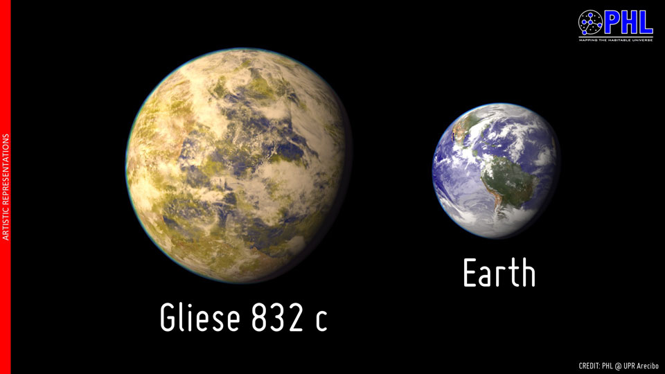 Die künstlerische Darstellung zeigt einen möglichen Größenvergleich zwischen Erde und Gliese 832c. Der Exoplanet ist größer und gelblich. Sein Aussehen ist aber nicht bekannt, das Bild zeigt nur eine Vermutung.