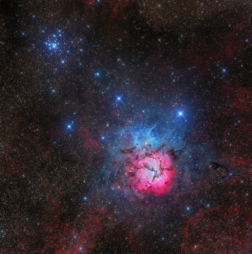 Siehe Beschreibung. Der Trifidnebel und der offene Sternhaufen M21; Ein Klick auf das Bild lädt die höchstaufgelöste verfügbare Version.