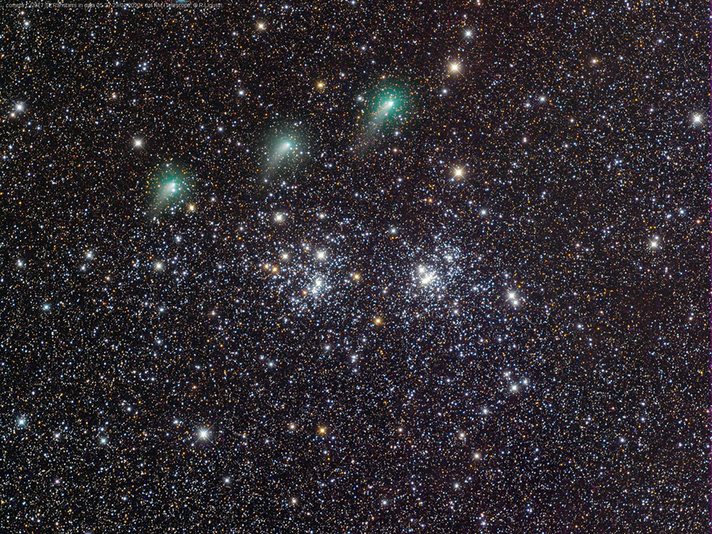 Siehe Beschreibung. Komet C/2017 T2 PanSTARRS zieht am Doppelsternhaufen h und chi Persei vorbei; Ein Klick auf das Bild lädt die höchstaufgelöste verfügbare Version.