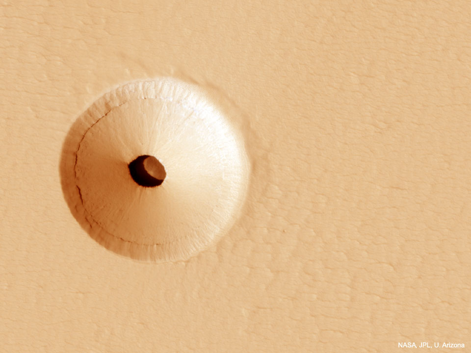 Ein Loch im Mars; Ein Klick auf das Bild lädt die höchstaufgelöste verfügbare Version.
