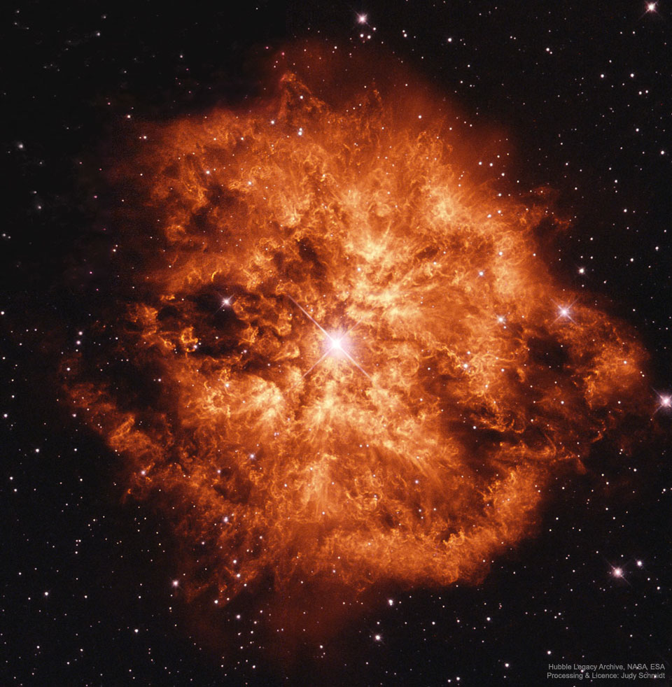 Der Wolf-Rayet-Stern WR 124 schleudert Gaskugeln mit mehr als Erdmassen aus; Ein Klick auf das Bild lädt die höchstaufgelöste verfügbare Version.