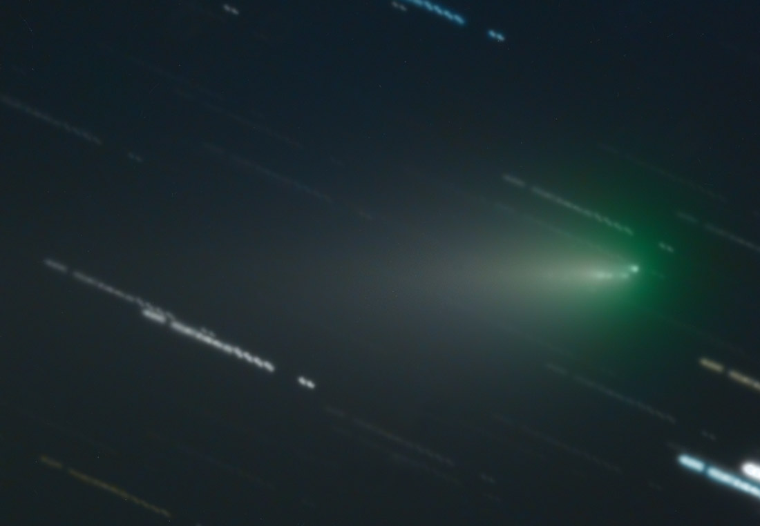 Der Komet ATLAS C2019/Y4 ist offenbar zerbrochen; Ein Klick auf das Bild lädt die höchstaufgelöste verfügbare Version.