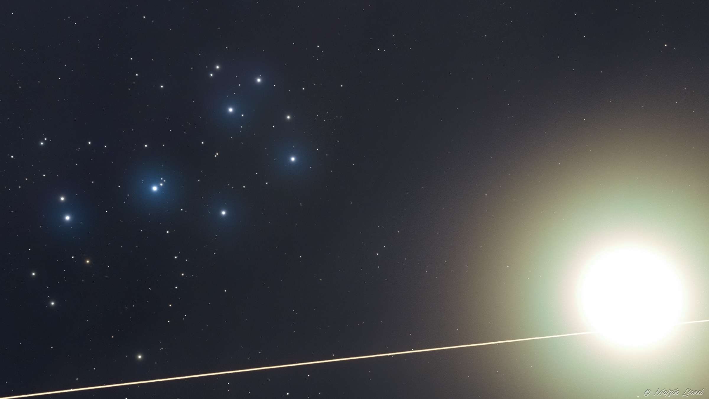 Stau im Stier - Venus und die Internationale Raumstation ISS beim Sternhaufen der Plejaden; Ein Klick auf das Bild lädt die höchstaufgelöste verfügbare Version.