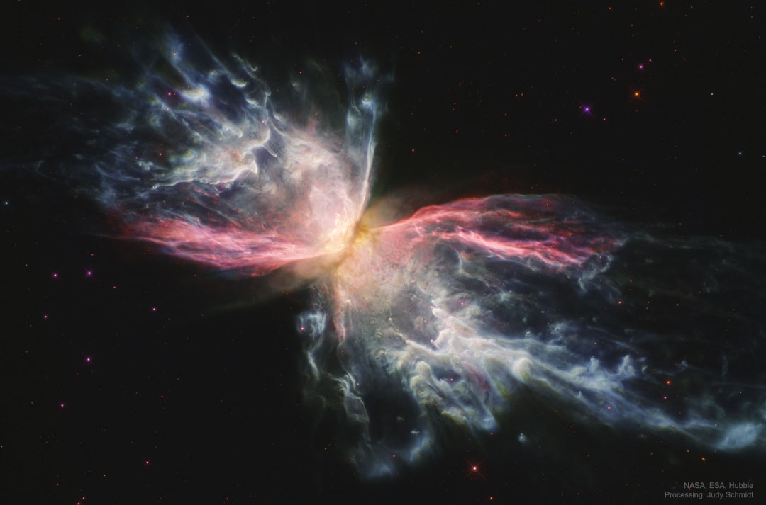 NGC 6302, der Schmetterlingsnebel, hat eine Flügelspanne von mehr als 3 Lichtjahre, und eine Oberflächentemperatur von mehr als 200.000 Grad C.