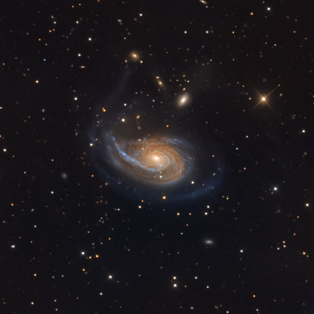 Die merkwürdige Spiralgalaxie Arp 78 ist ungefähr 100 Millionen Lichtjahre von der Milchstraße entfernt.