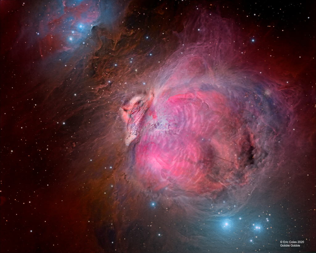 Dieser große, frei erfundene Truthahnnebel sieht dem Orionnebel überraschend ähnlich.