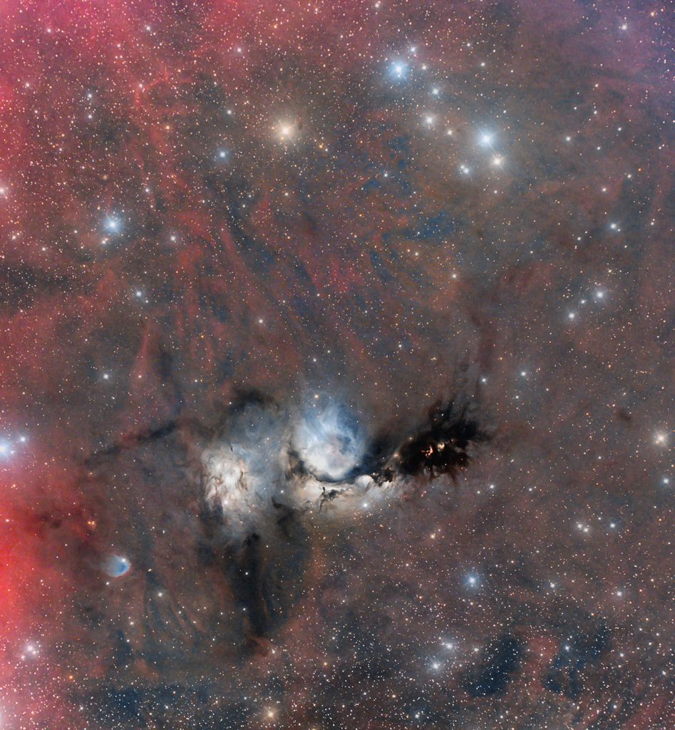 Weitwinkelfeld mit den Reflexionsnebeln M78 und NGC 2071 im Sternbild Orion.