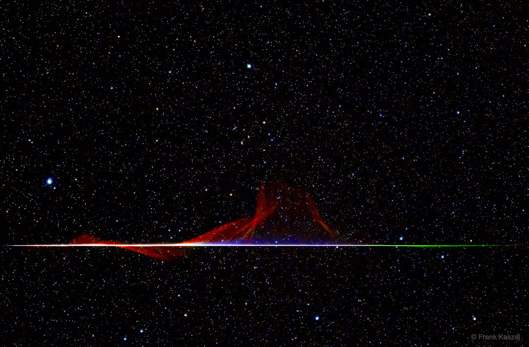 Dieser bunt leuchtende Meteor der Quadrantiden wurde wahrscheinlich vom Asteroiden 2003 EH1 abgesprengt.