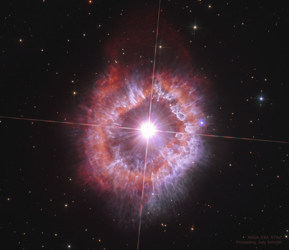 Dieses Hubble-Bild zeigt AG Carinae im Sternbild Schiffskiel (Carina), einen Leuchtkräftigen Blauen Veränderlichen (LBV) mit einem Nebel, der vermutlich von einem seiner Ausbrüche stammt.