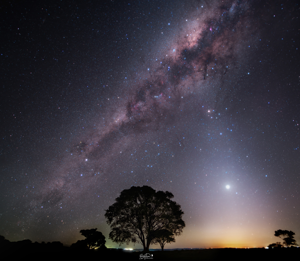 Venus am Abendhimmel bei Cascavel im Süden Brasiliens, mit Zodiakallicht und Milchstraße.