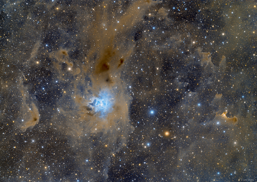 Der Geistnebel, auch Sh2-136 oder vdB 141 und der Irisnebel NGC 7023 spuken in der Kepheus-Molekülwolke.