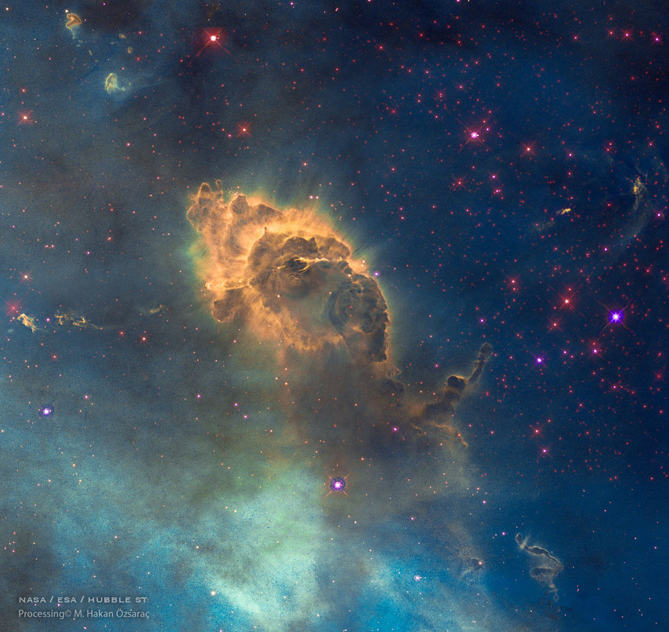 Das Bild zeigt die Staubsäule HH 666 im Carina-Nebel, aufgenommen mit dem Weltraumteleskop Hubble.