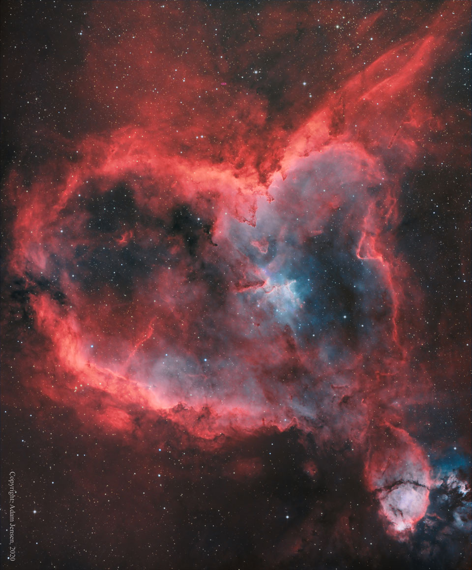 Der Herznebel IC 1805 und der offene Sternhaufen Melotte 15 im Sternbild Kassiopeia.