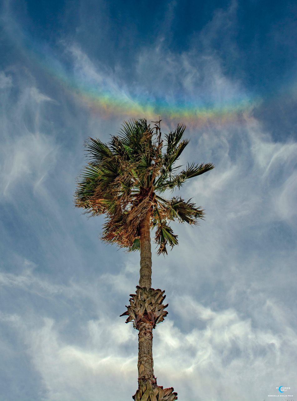 Wenn Regenbögen lächeln – Weltraumbild des Tages