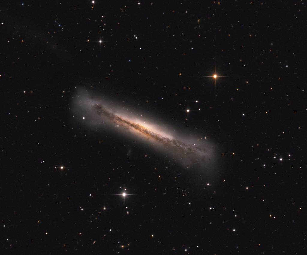 Porträt der Spiralgalaxie NGC3628, auch bekannt als Hamburger-Galaxie im Leo-Triplett im Sternbild Löwe.