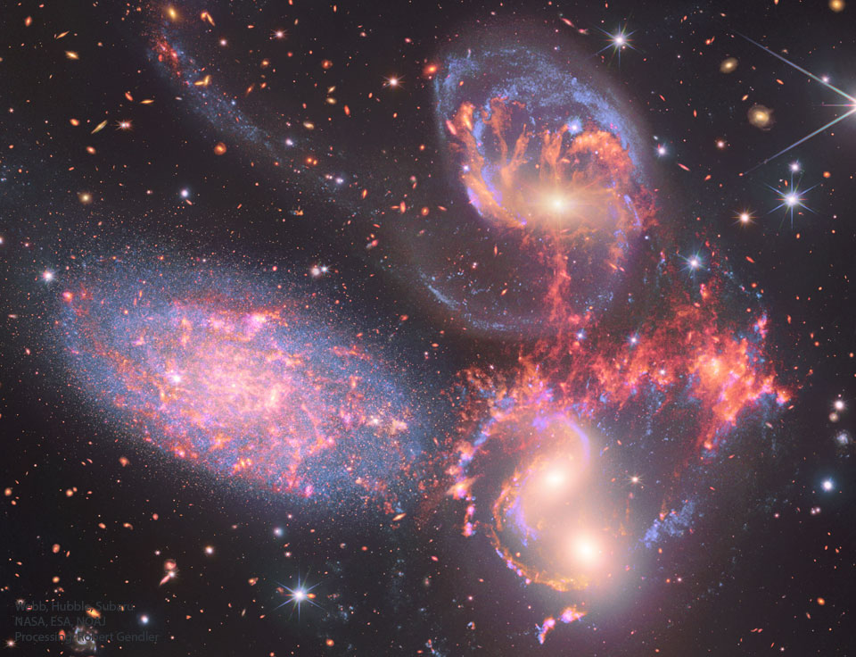 Dieses Bild von vier Galaxien in Stephans Quintett entstand aus Bildern der Weltraumteleskope Hubble und James Webb sowie dem Subaru-Teleskop auf Hawaii.