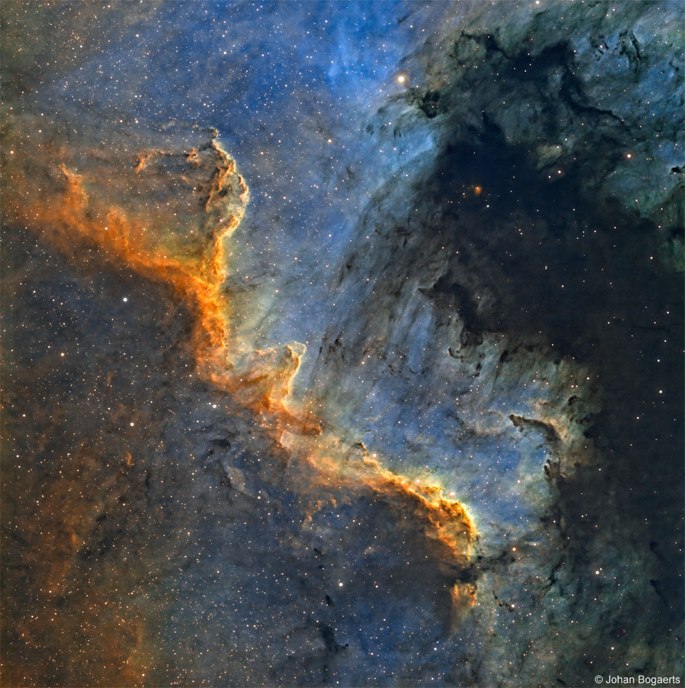 Die Cygnus-Wand im Sternbild Schwan ist eine Sternbildungsregion.