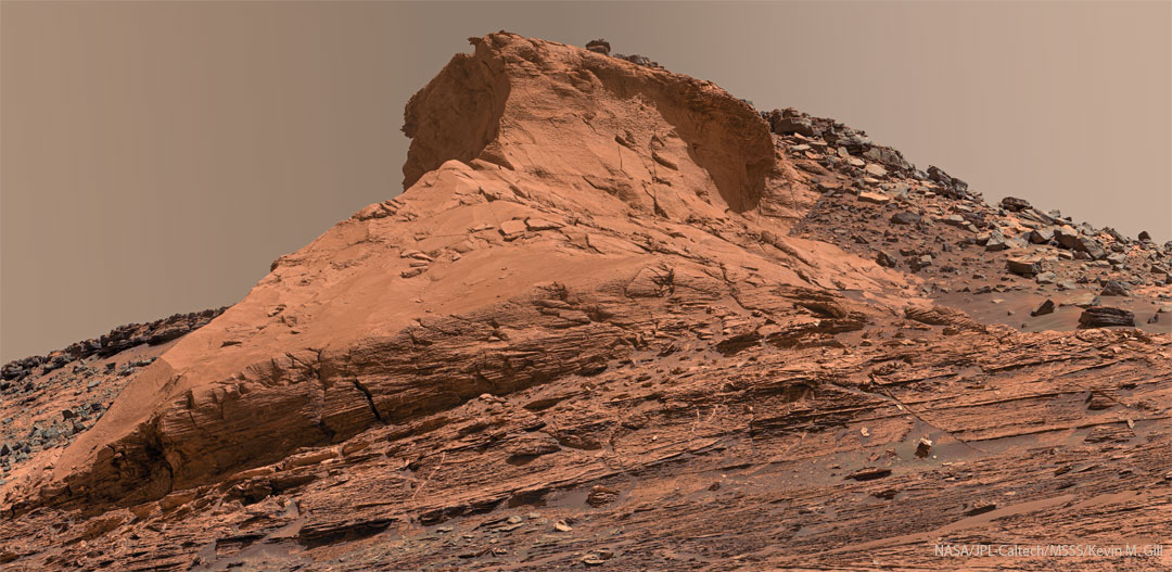 Dieser vom Rover Curiosity entdeckte rote Hügel Siccar Point auf dem Mars bietet eine gute Aussicht über den Krater Gale.