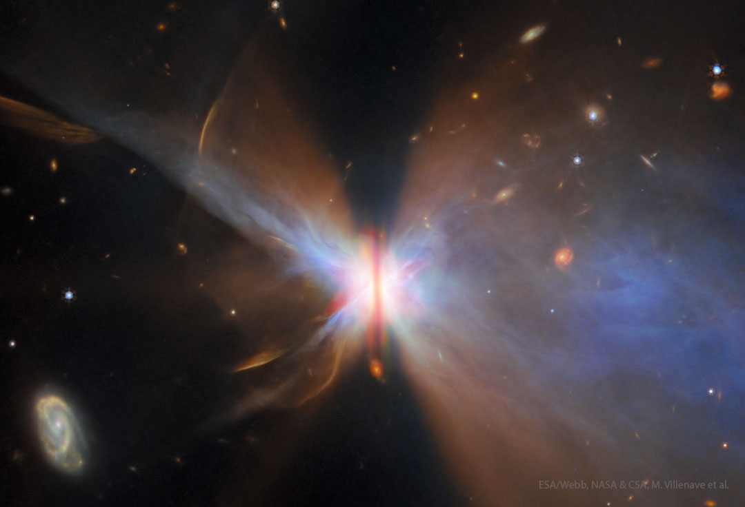 Der Nebel im Bild erinnert an einen Schmetterling. In der Mitte ist ein Staubring, den wir von der Kante sehen. Im Bild sind mehrere Galaxien verteilt, die größte davon ist links unten.